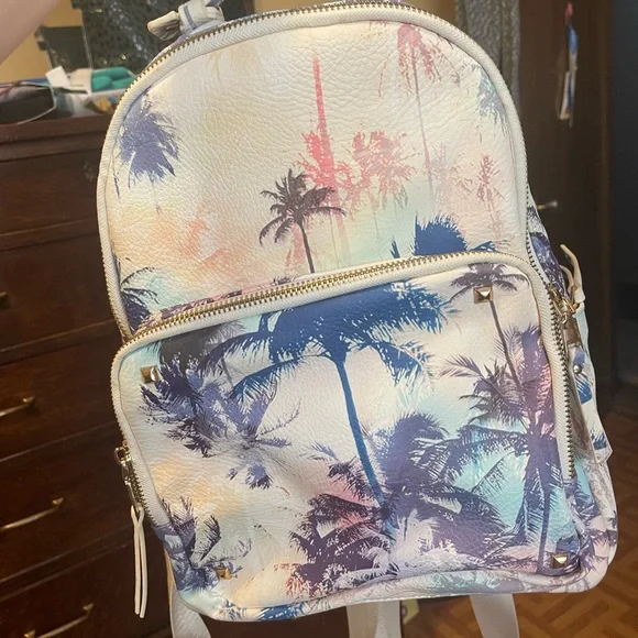 Backpack - Picture 4 of 4
